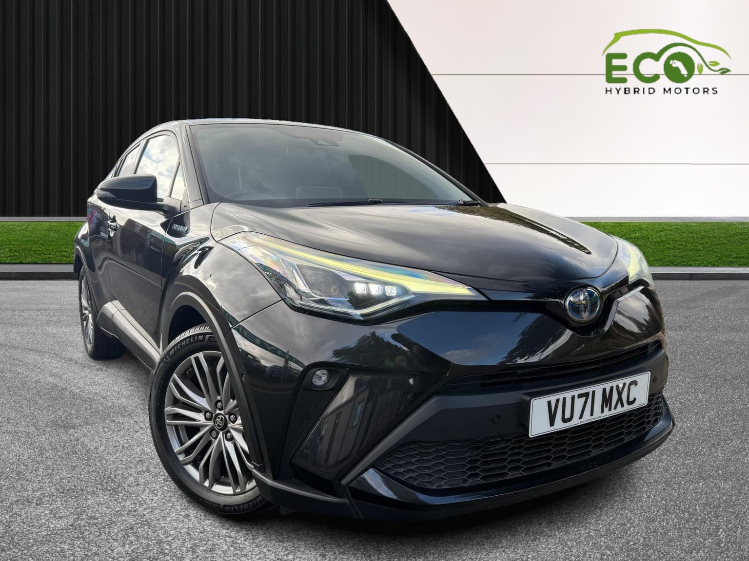 Toyota C-HR - image 1 of 55