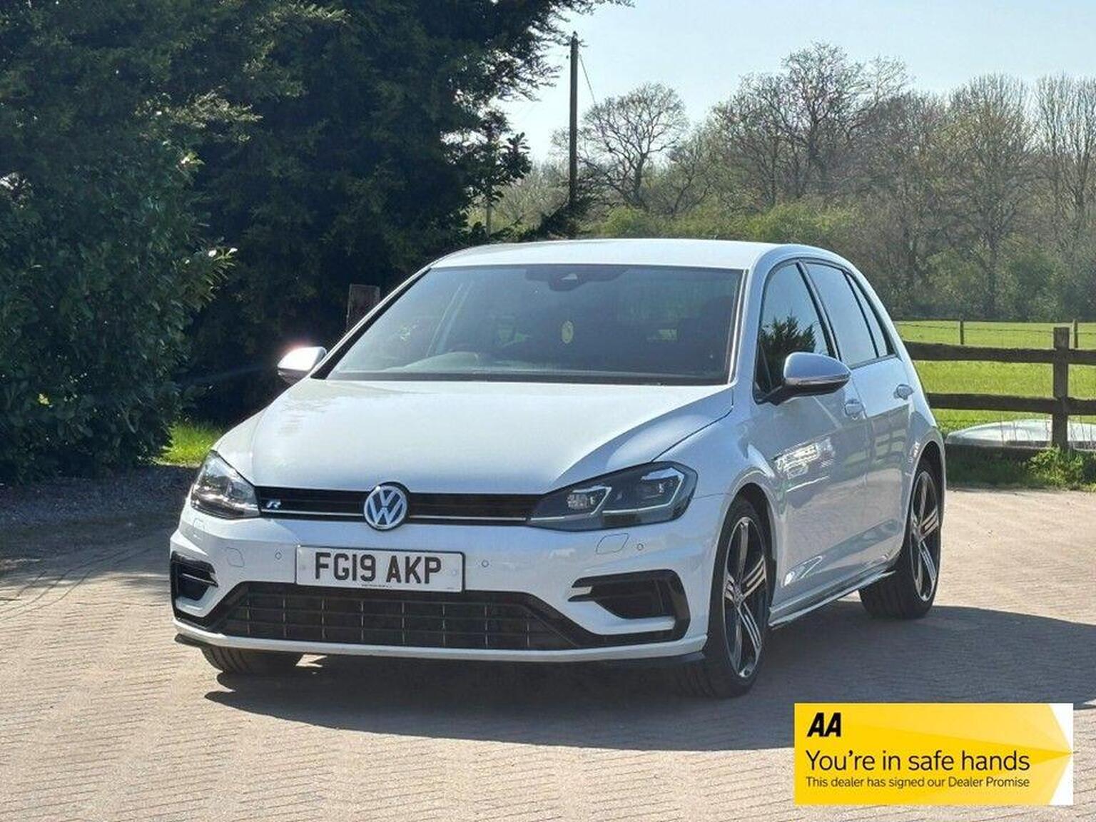 Volkswagen Golf - image 1 of 36