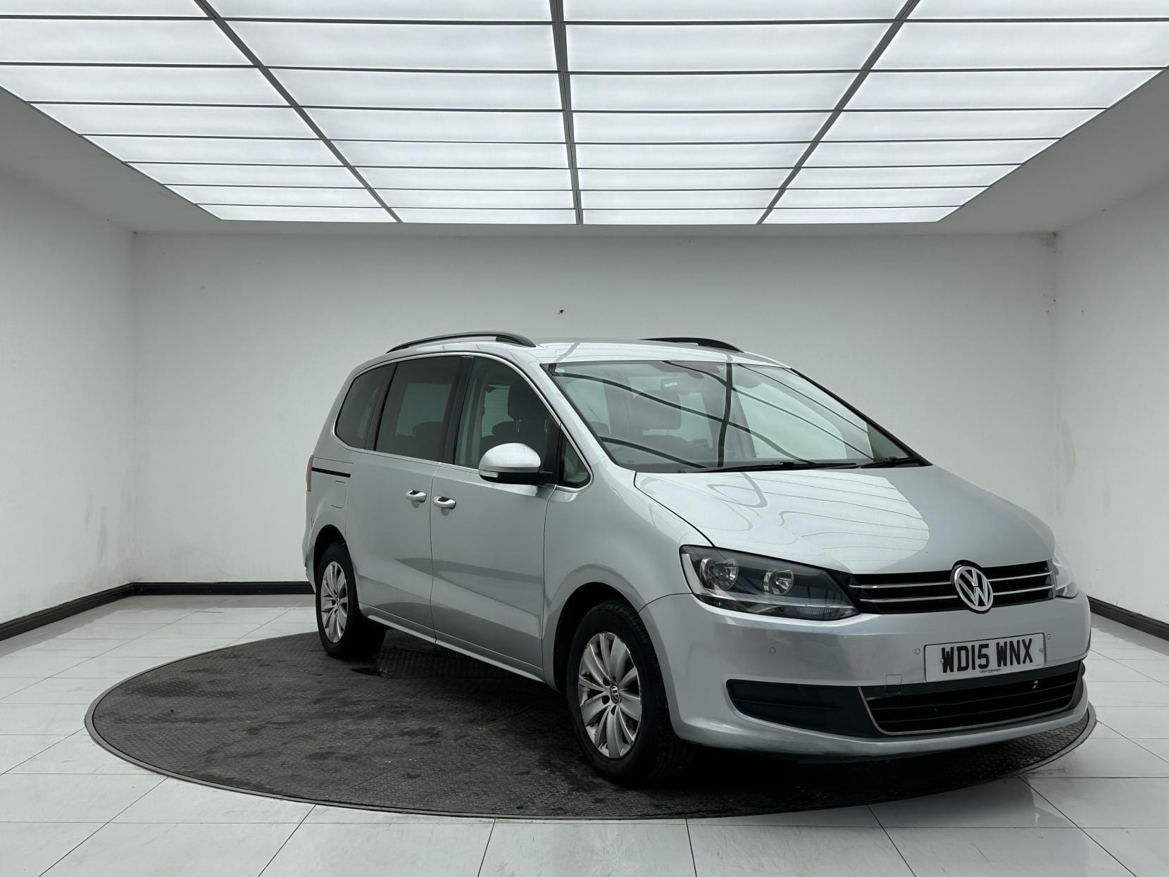 Volkswagen Sharan - image 1 of 48