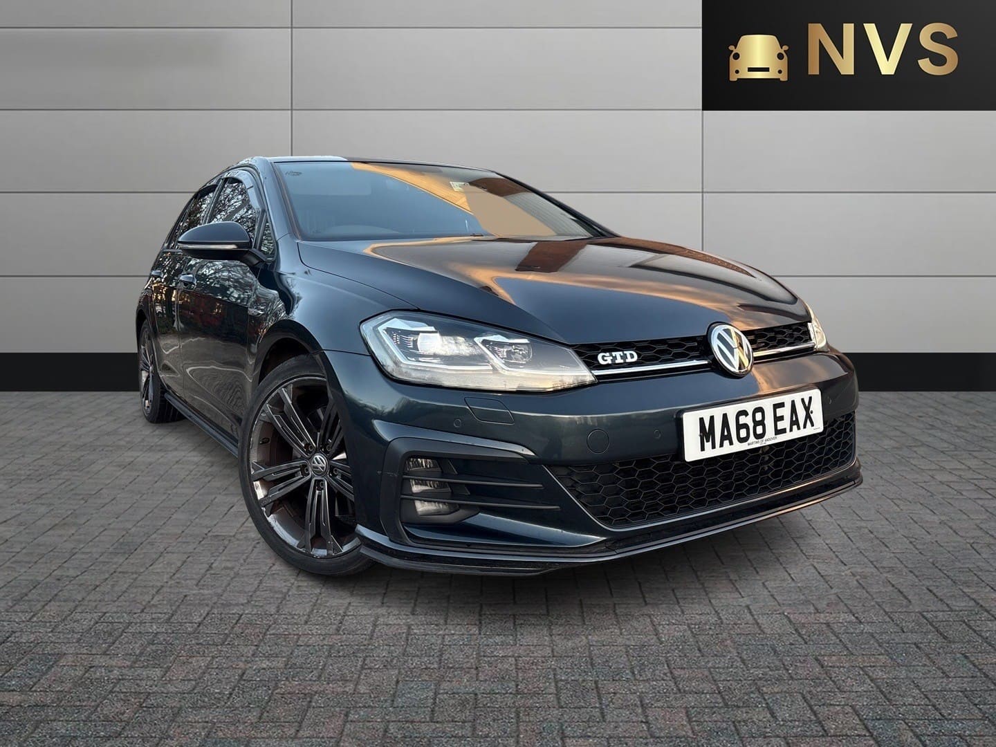 VOLKSWAGEN GOLF - image 1 of 15