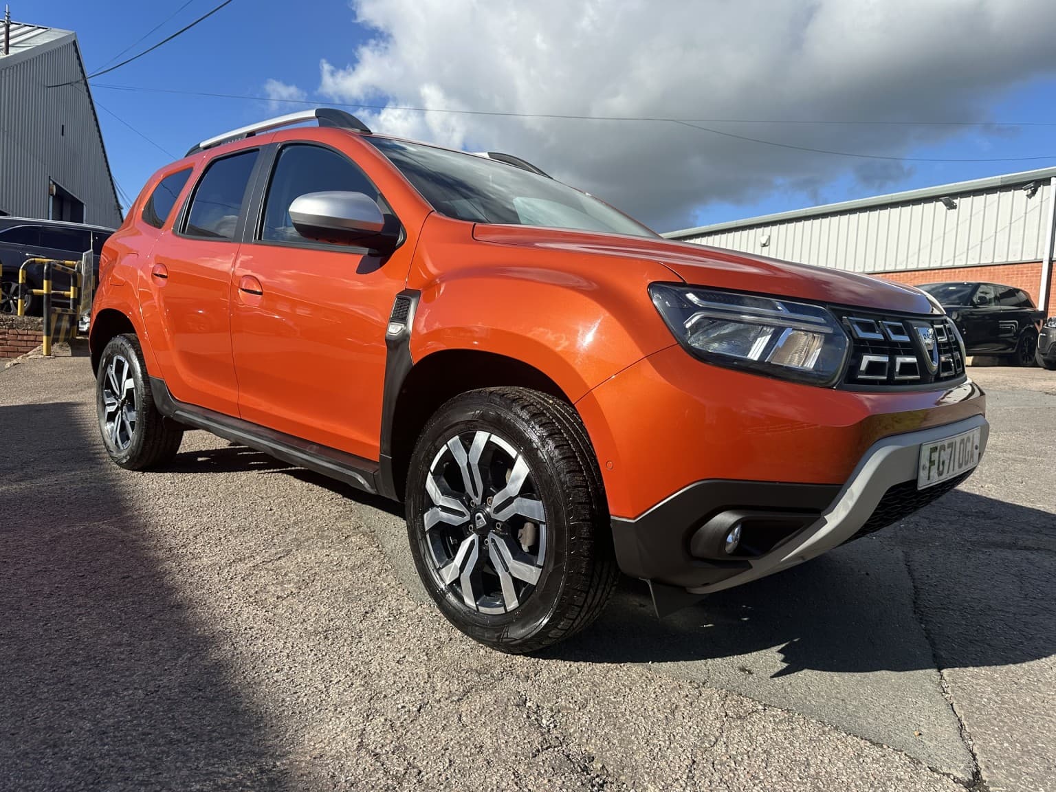 Dacia Duster - image 1 of 5