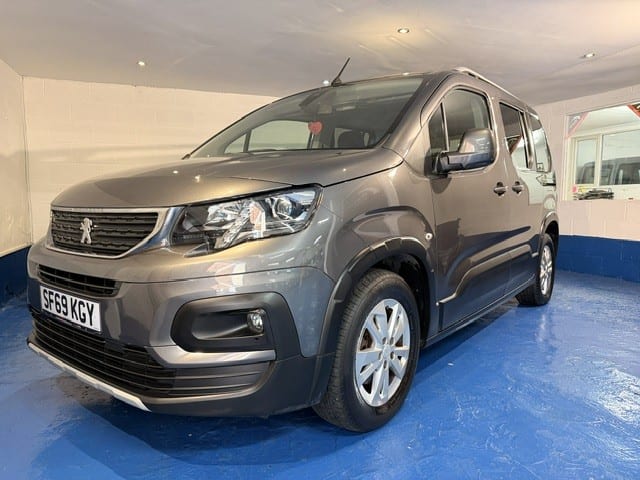 Peugeot Rifter - image 1 of 18