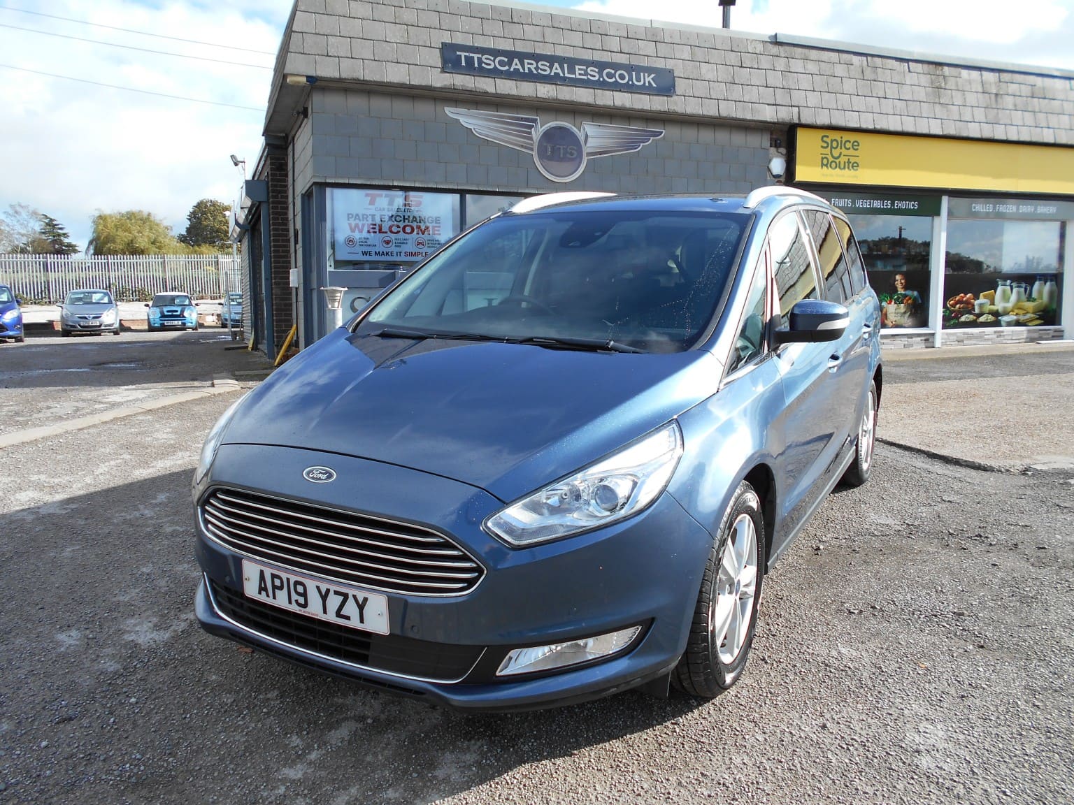 Ford Galaxy - image 1 of 33