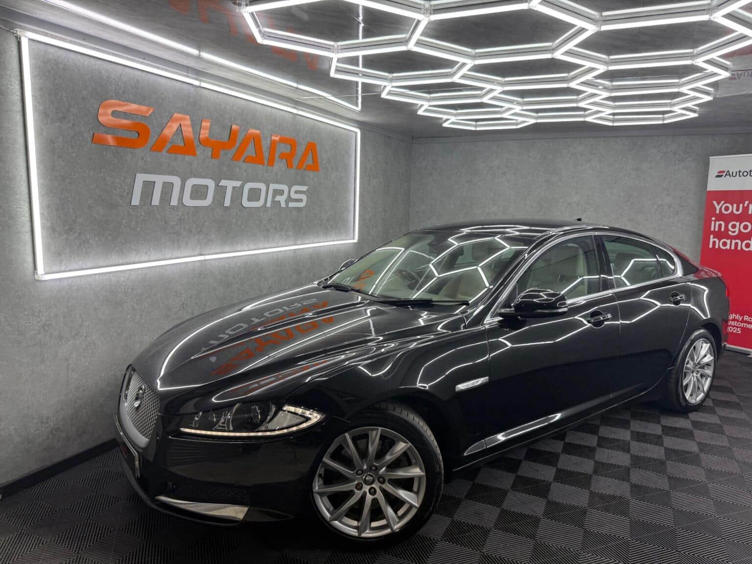Jaguar XF - image 1 of 38