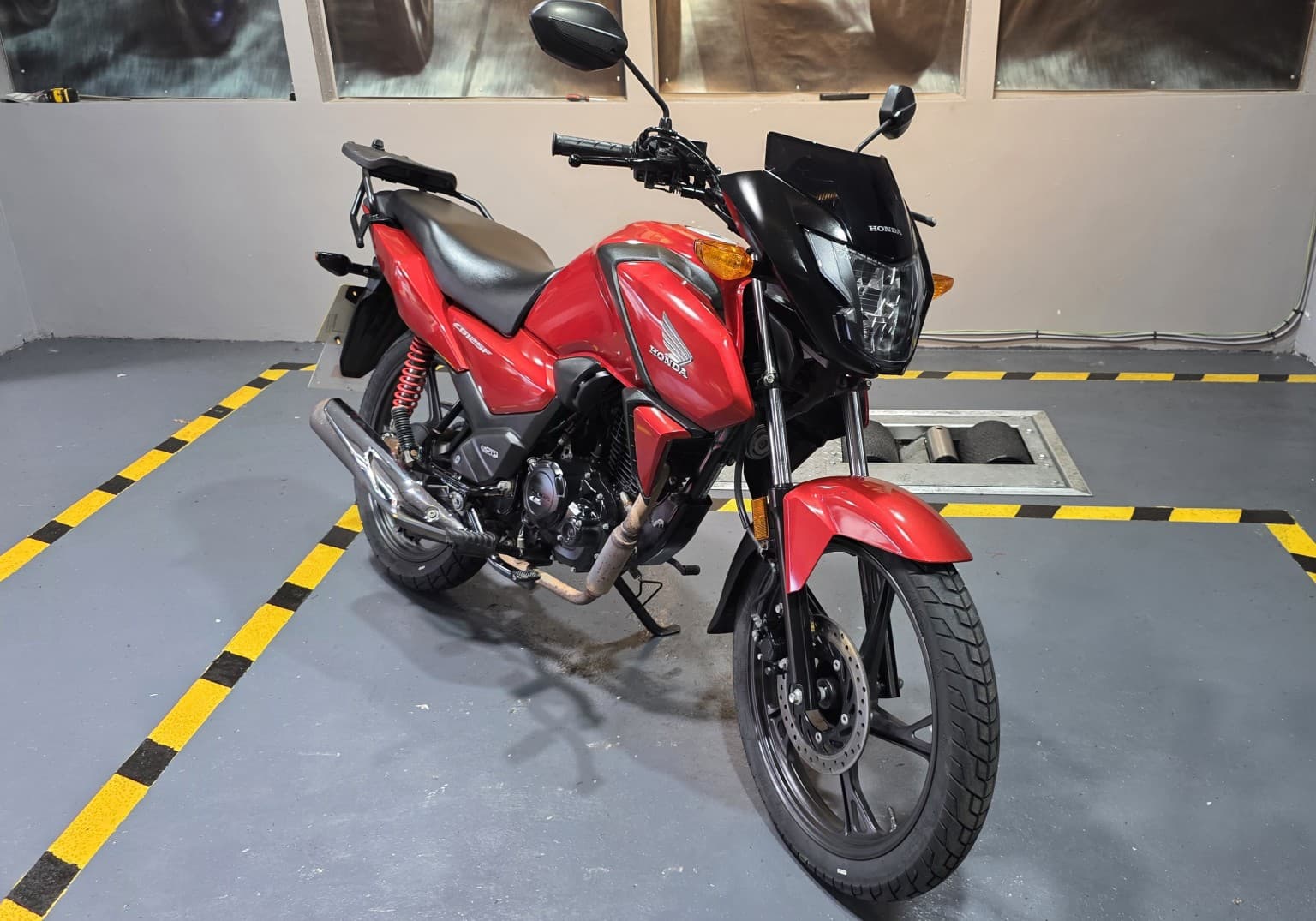 Honda CB125F - image 1 of 31
