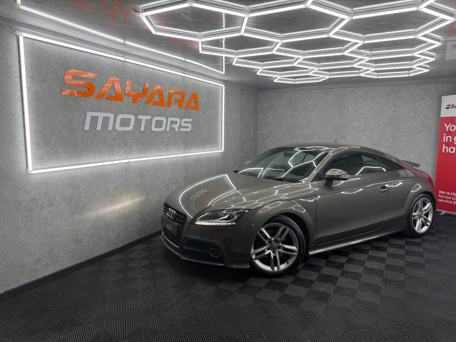 Audi TT - image 1 of 38
