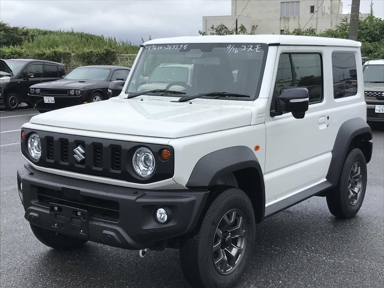 Suzuki Jimny - image 1 of 30