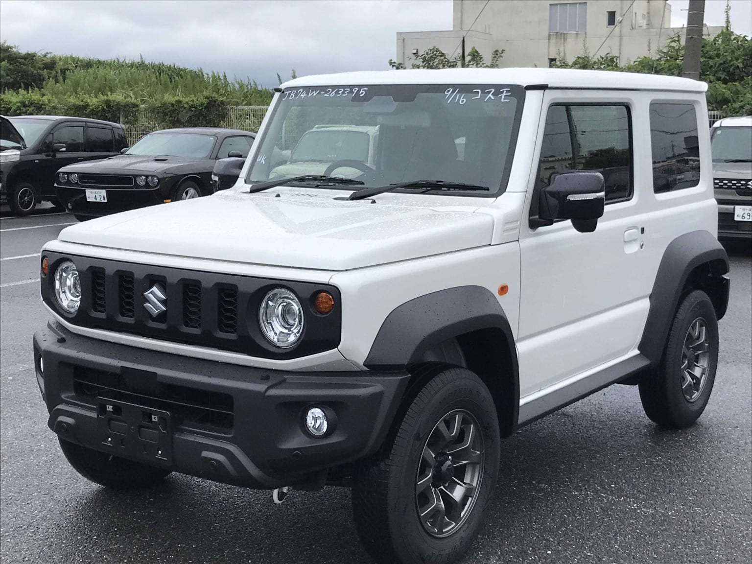 Suzuki Jimny - image 1 of 30