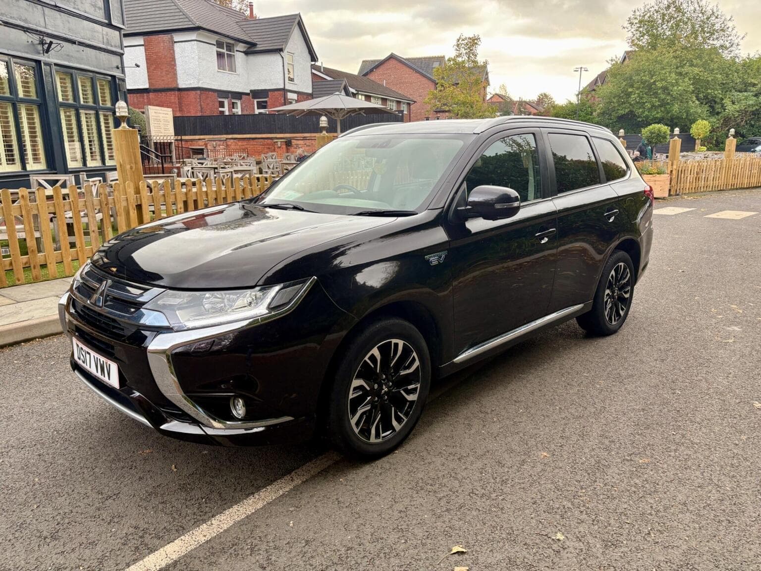 Mitsubishi Outlander - image 1 of 51