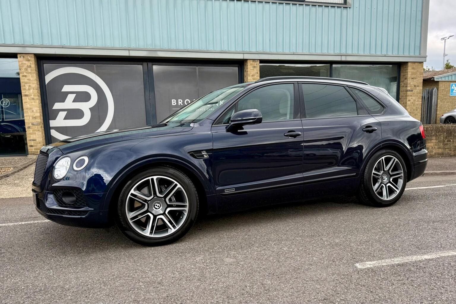 Bentley Bentayga - image 1 of 88