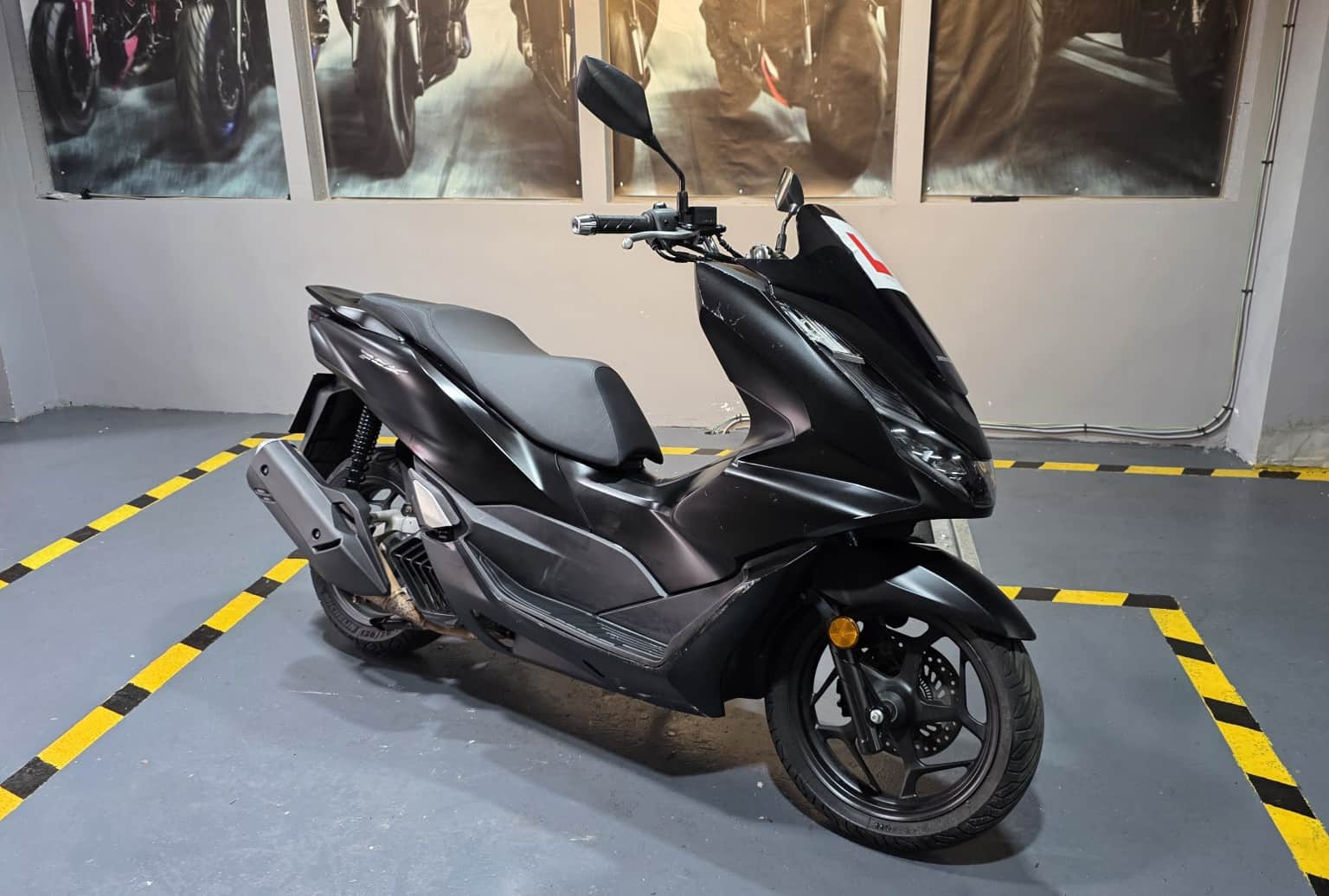 Honda PCX125 - image 1 of 25