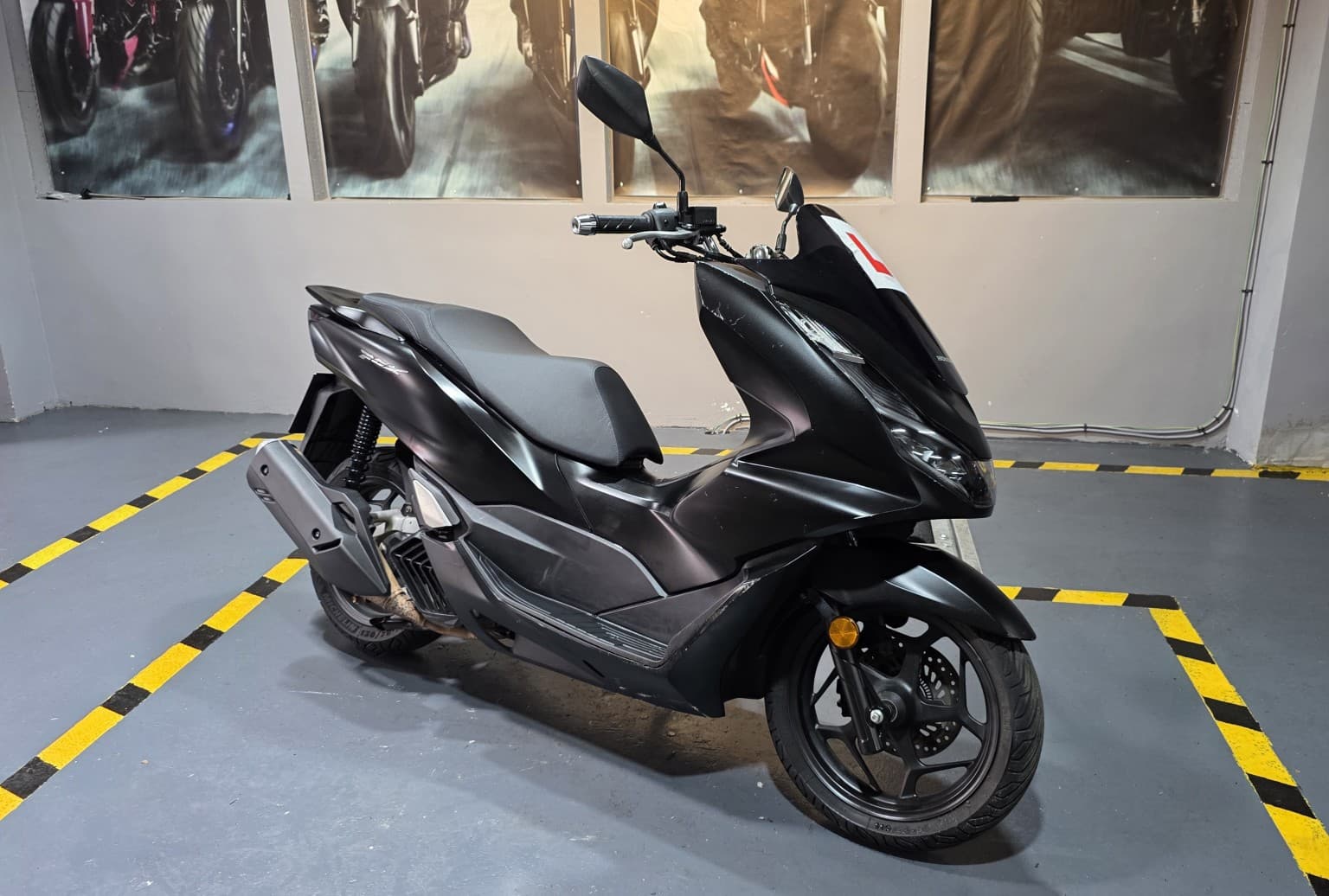 Honda PCX125 - image 1 of 25