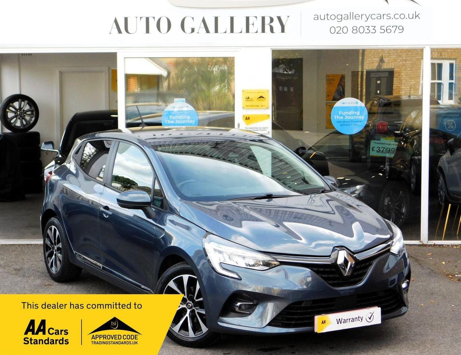 Renault Clio - image 1 of 99