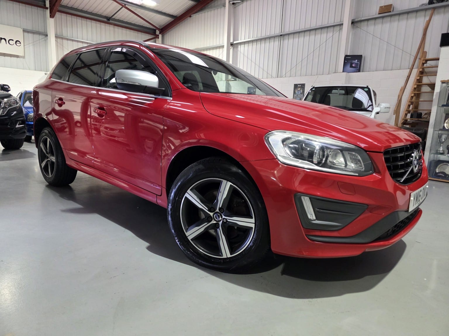 Volvo XC60 - image 1 of 28