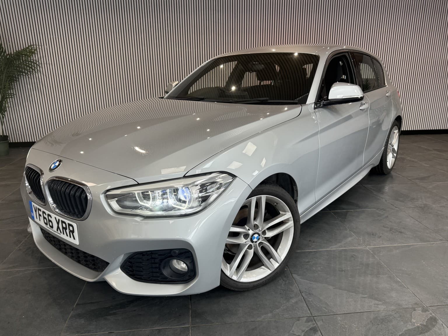 BMW 1 Series - image 1 of 29