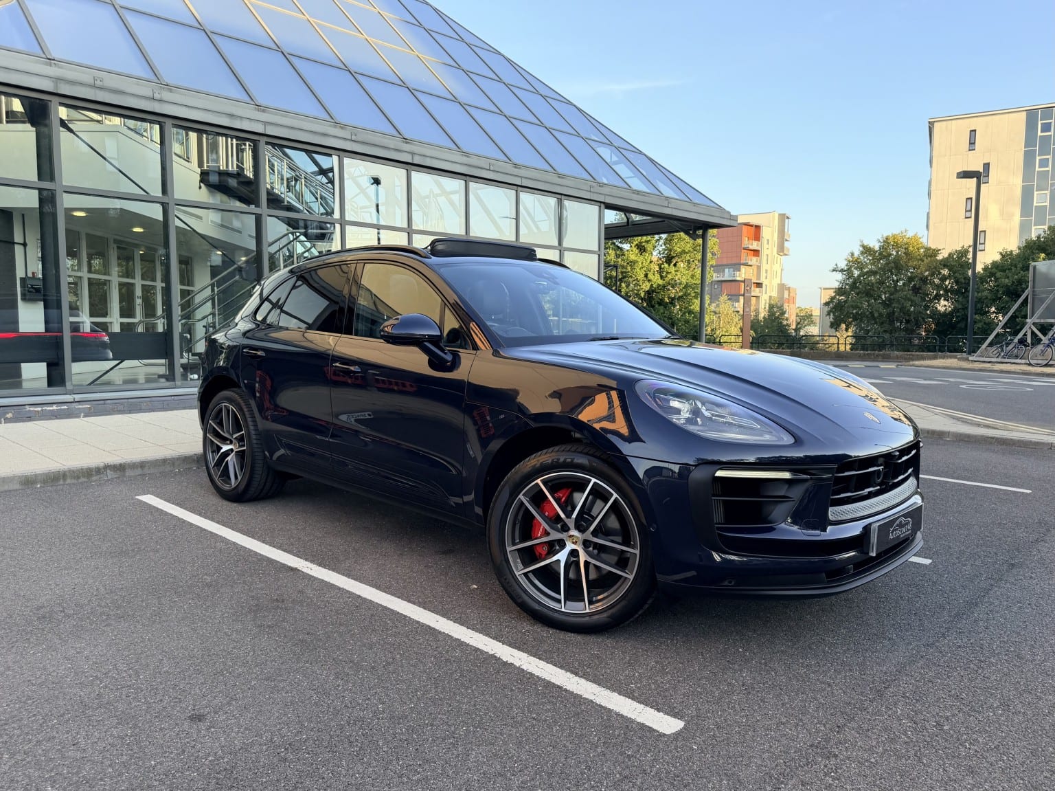 Porsche Macan - image 1 of 94