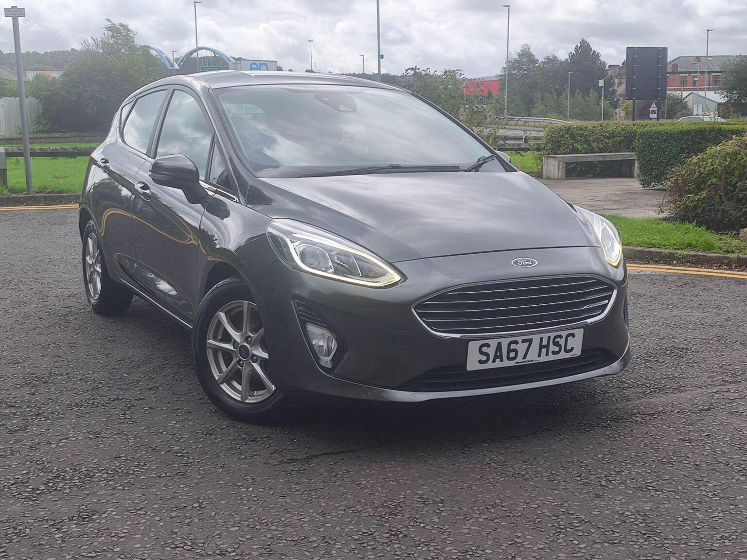 Ford Fiesta - image 1 of 33