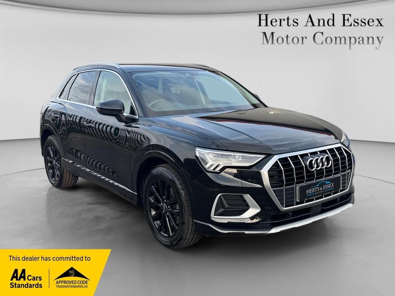 Audi Q3 - image 1 of 27