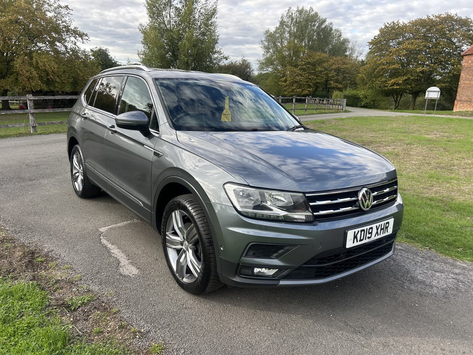 Volkswagen Tiguan Allspace - image 1 of 36