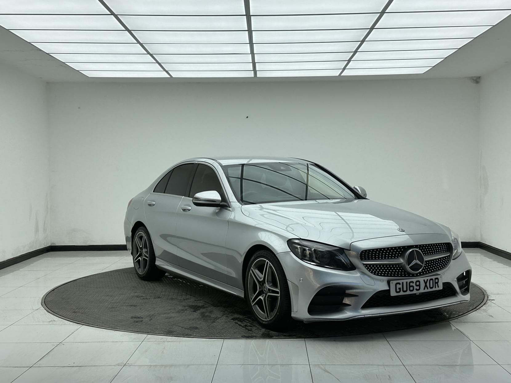 Mercedes-Benz C Class - image 1 of 55