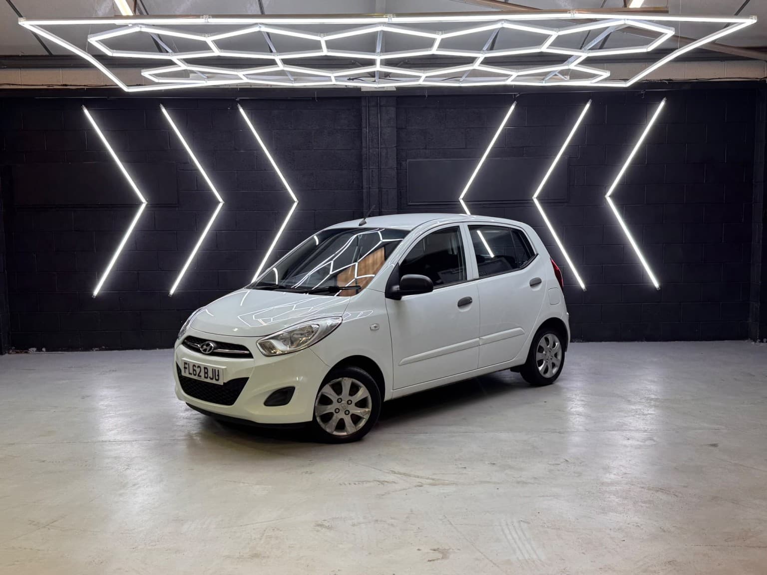 Hyundai i10 - image 1 of 6