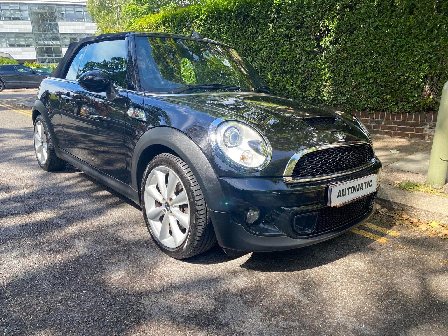 MINI Convertible - image 1 of 34