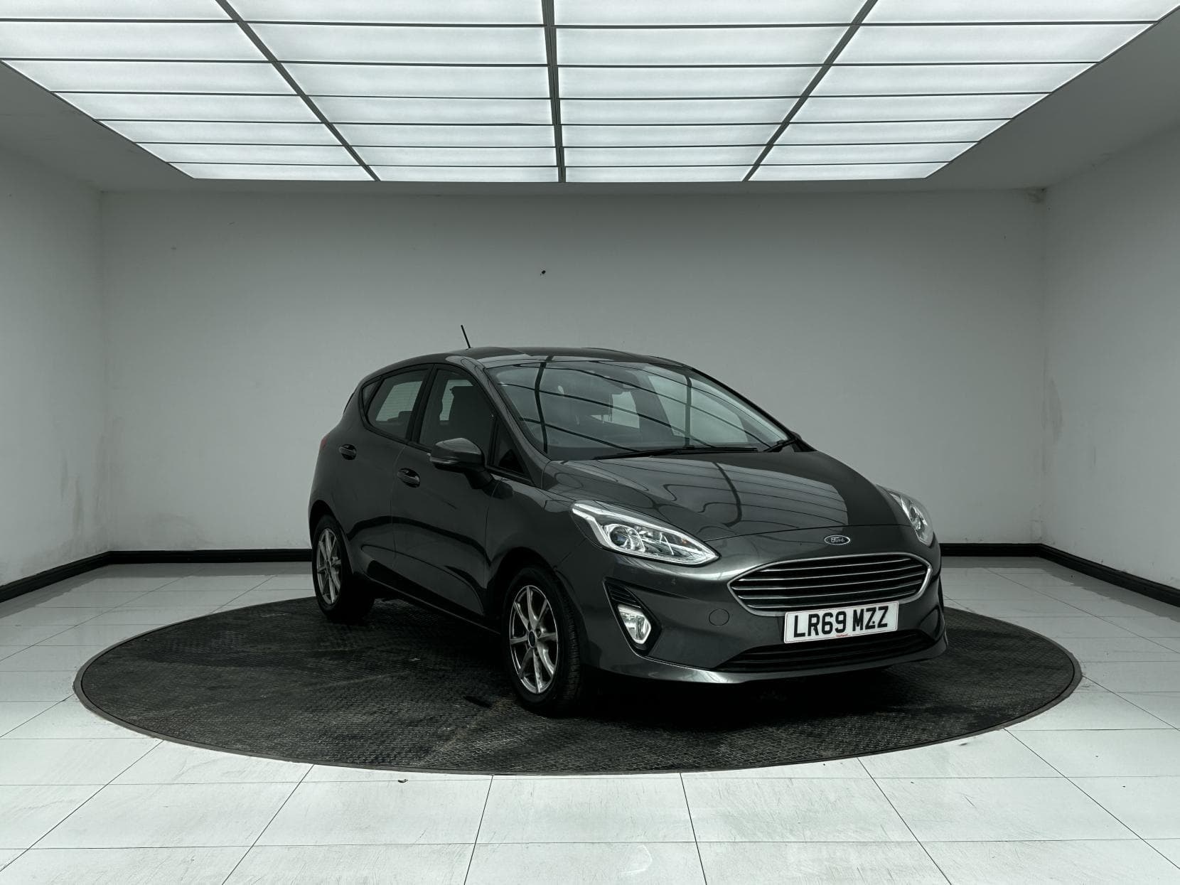 Ford Fiesta - image 1 of 48