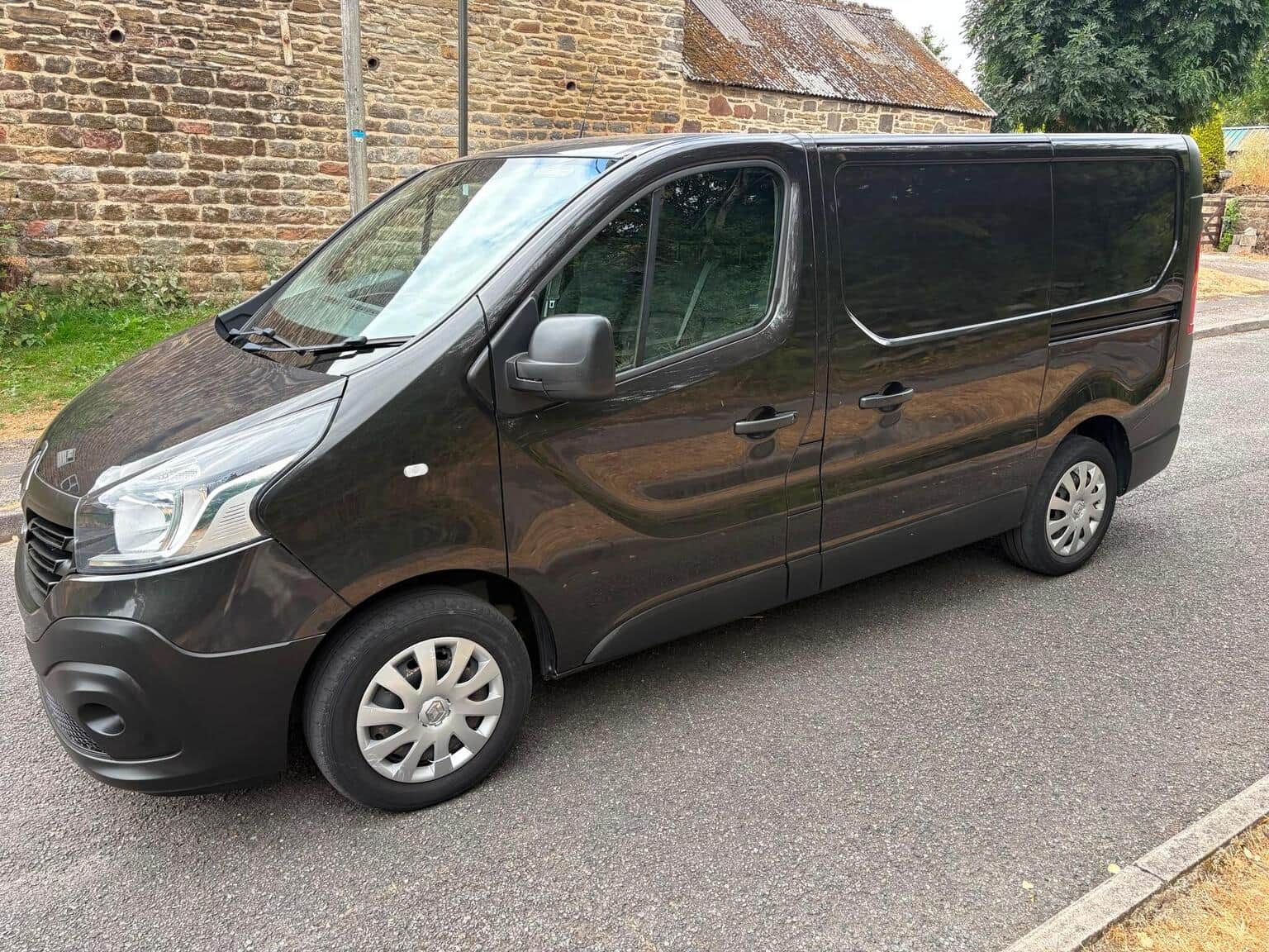 Renault Trafic - image 1 of 8