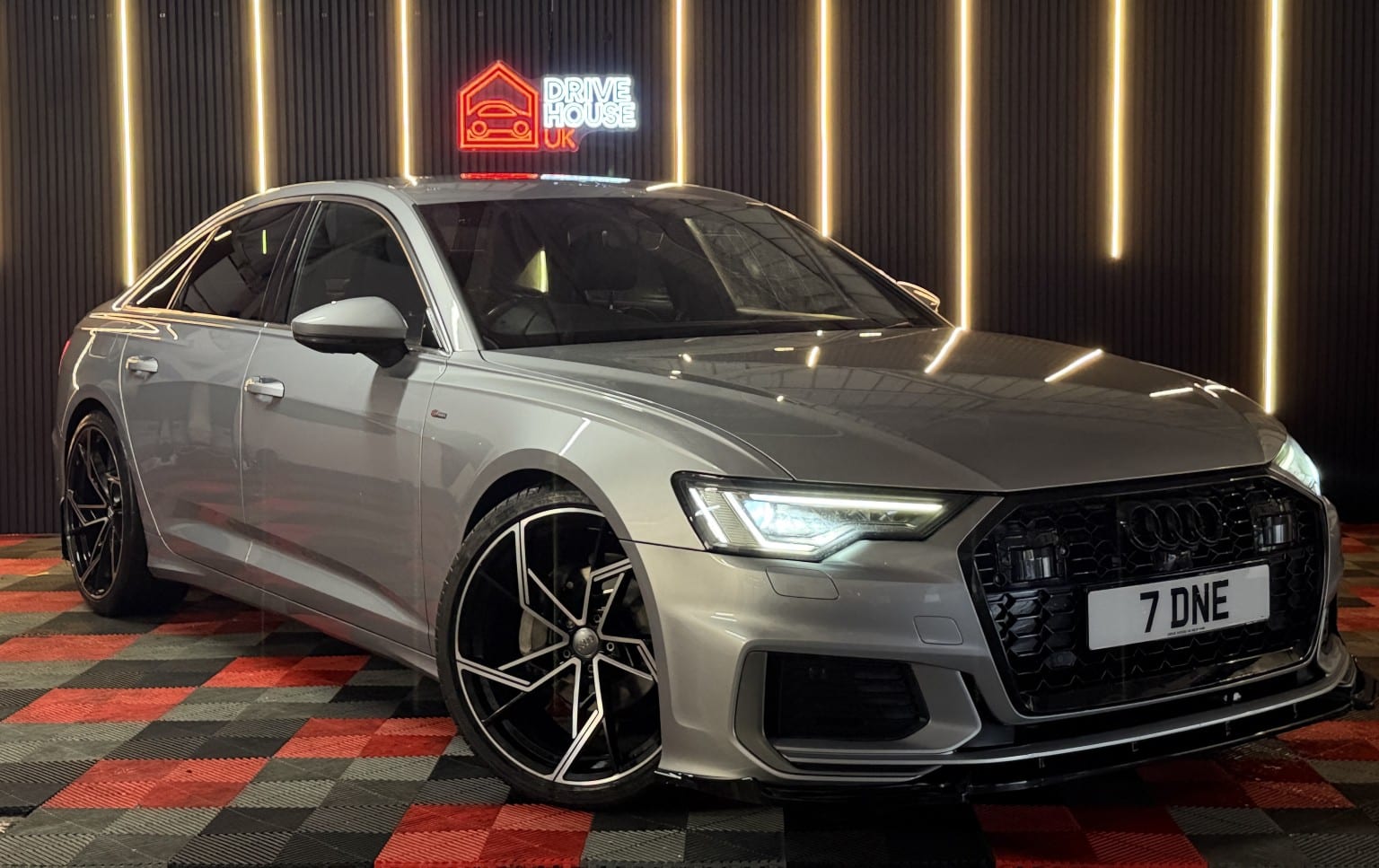 2020 Audi A6 Saloon 2.0 TDI 40 S line in silver — photo 1 of 29