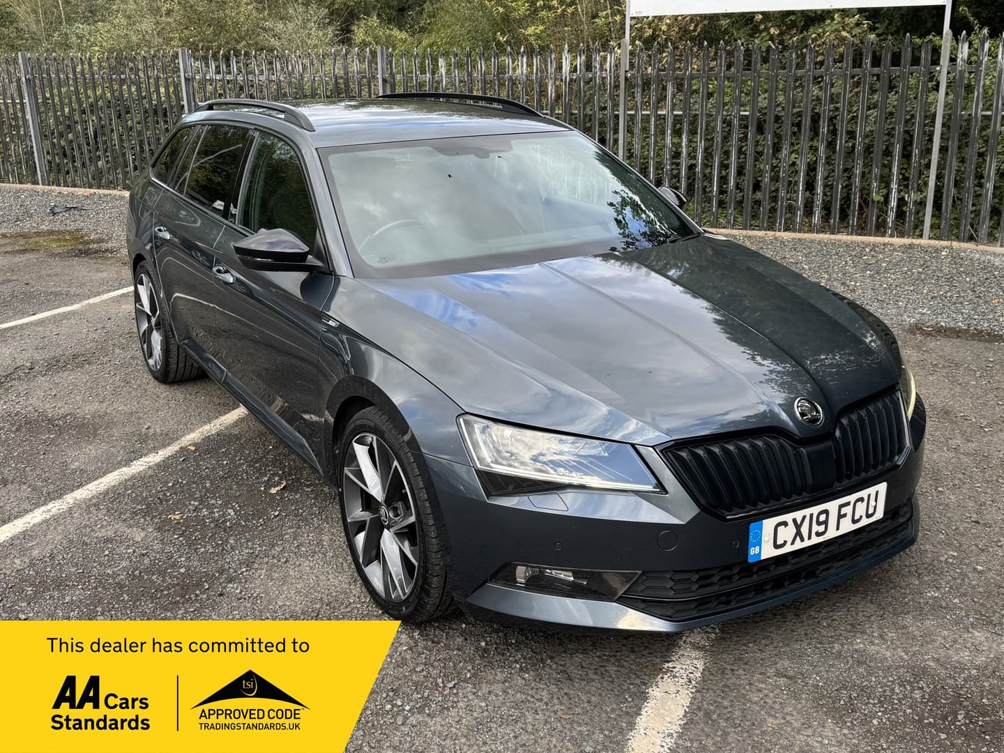 Skoda Superb - image 1 of 49