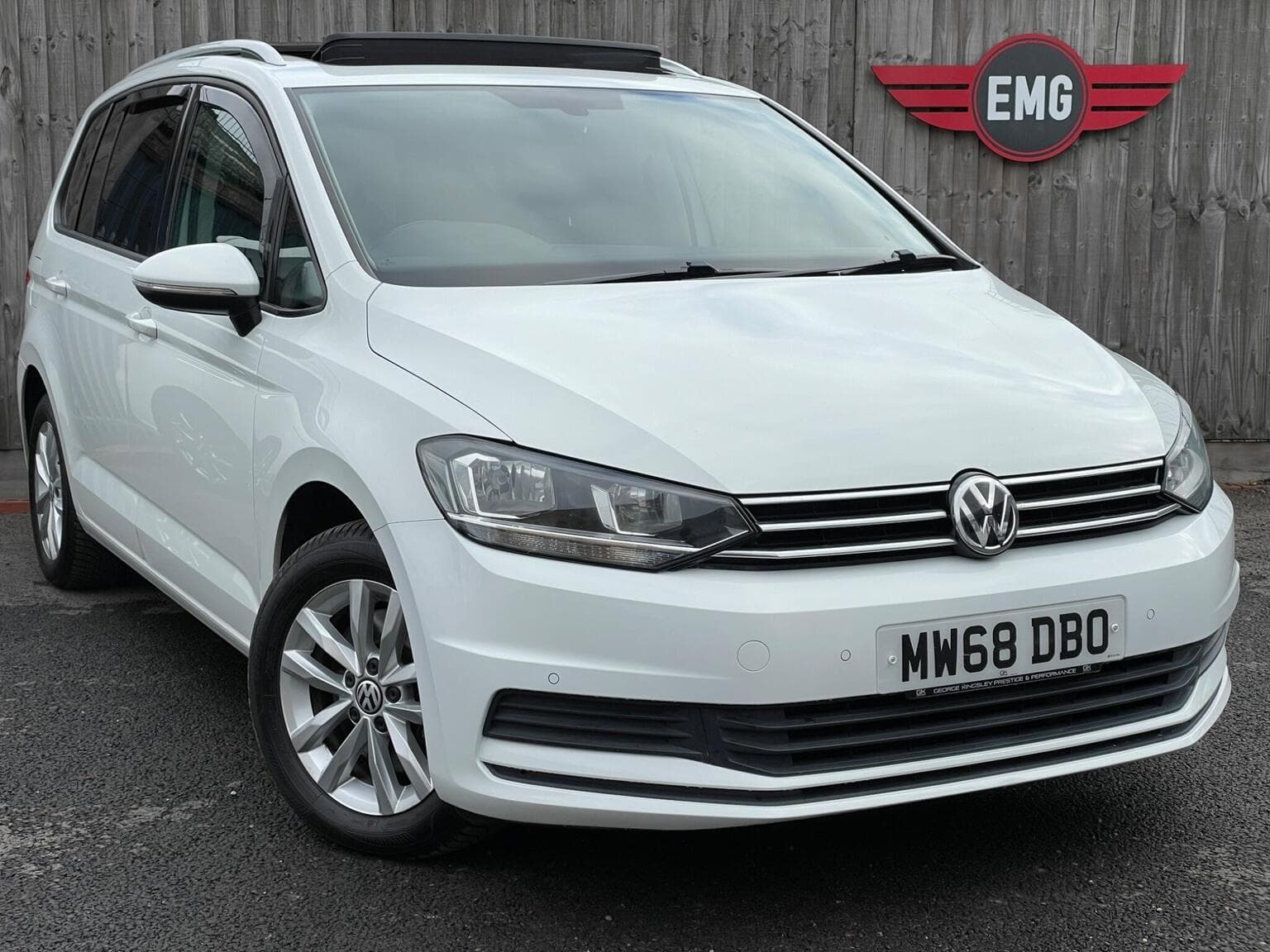 2018 Volkswagen Touran 1.6 TDI SE Family DSG Euro 6 (s/s) 5dr — photo 1 of 86