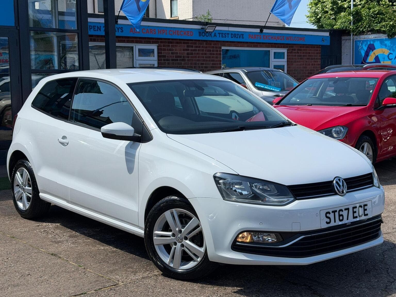 Volkswagen Polo - image 1 of 69