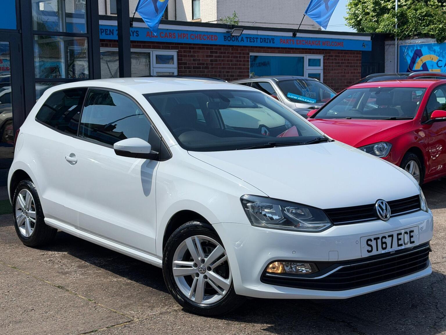 Volkswagen Polo - image 1 of 69