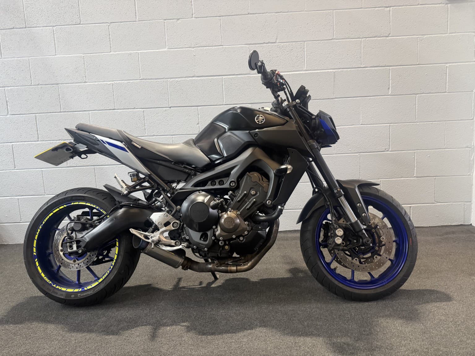 Yamaha MT-09 - image 1 of 6