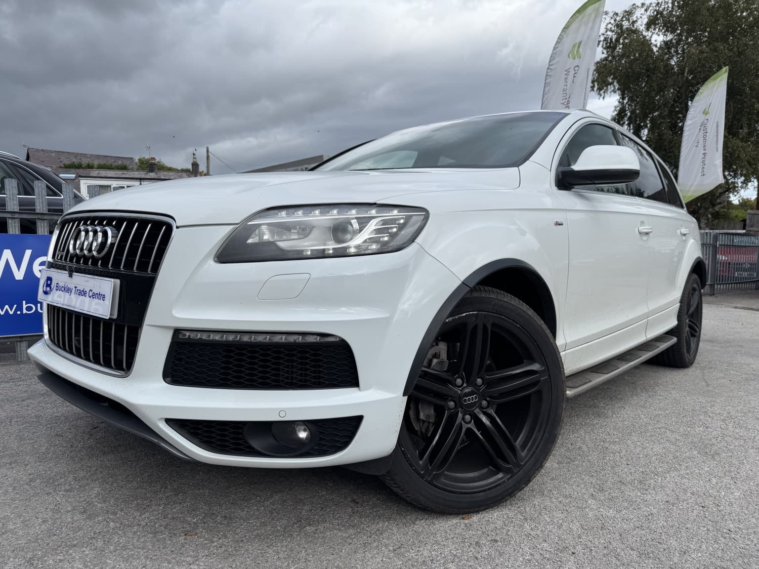 Audi Q7 - image 1 of 3