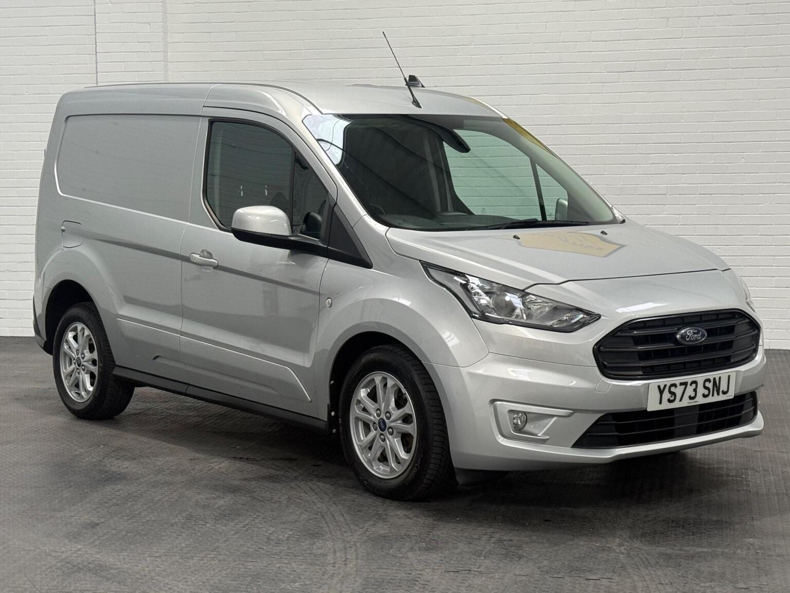 FORD TRANSIT CONNECT - image 1 of 94