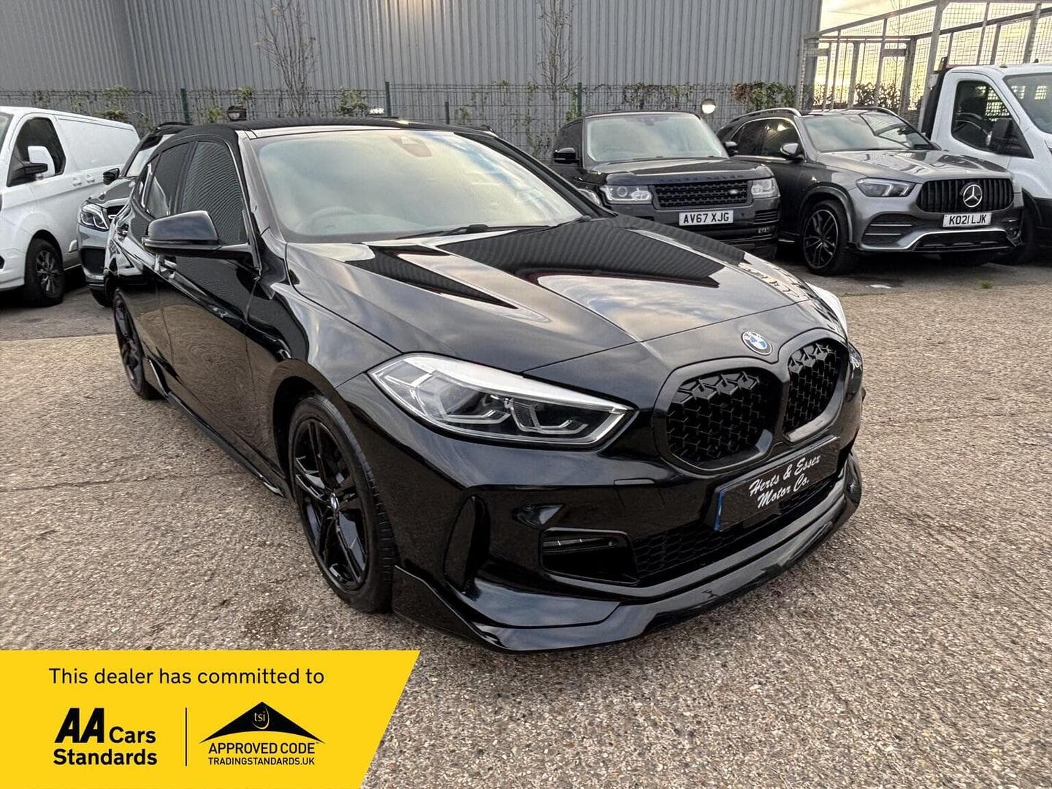 BMW 1 Series - image 1 of 40