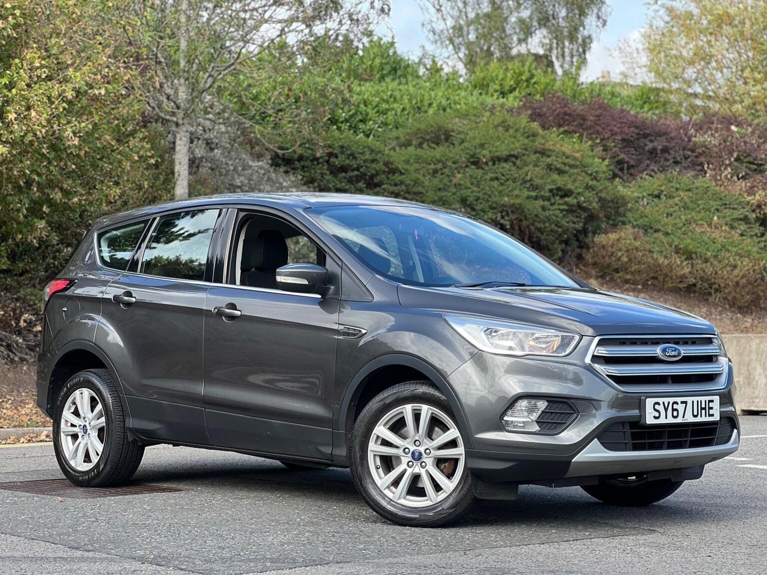 Ford Kuga - image 1 of 44