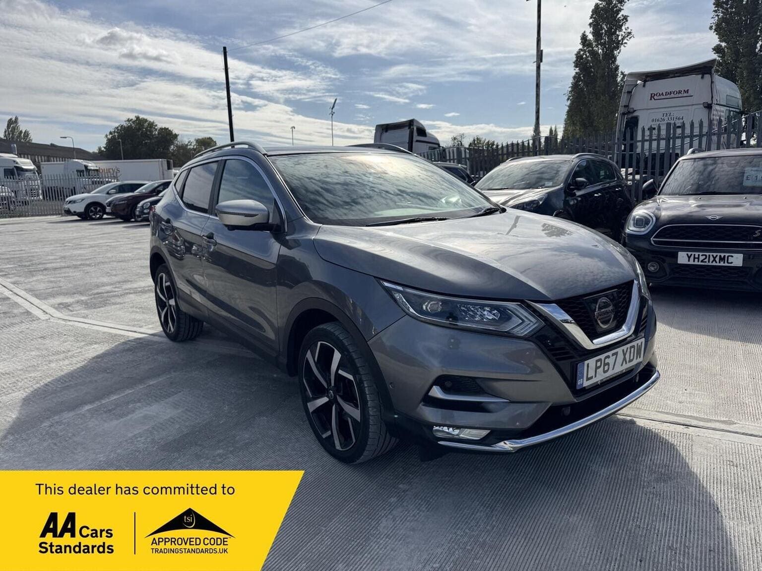 Nissan Qashqai - image 1 of 59
