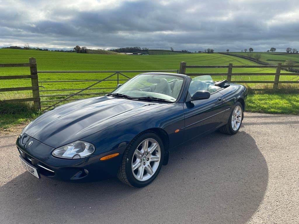 Jaguar XK8 - image 1 of 36