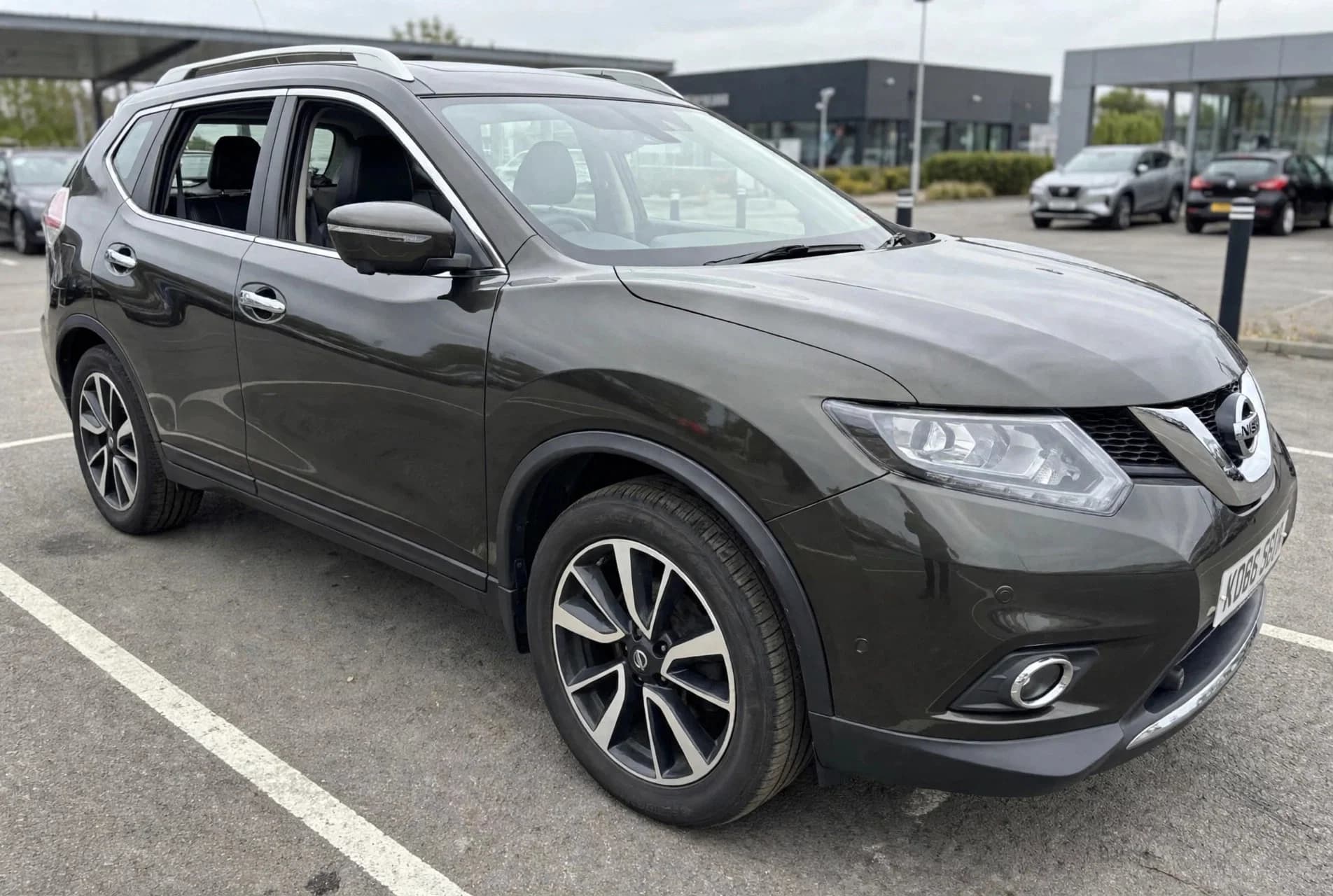 Nissan X-Trail - image 1 of 31