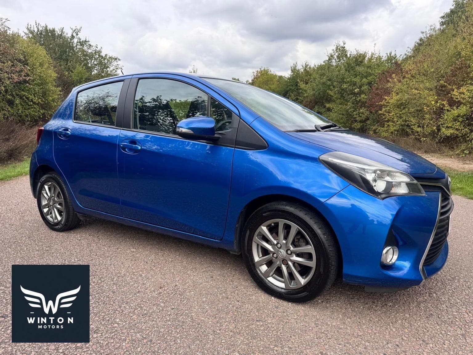 Toyota Yaris - image 1 of 37