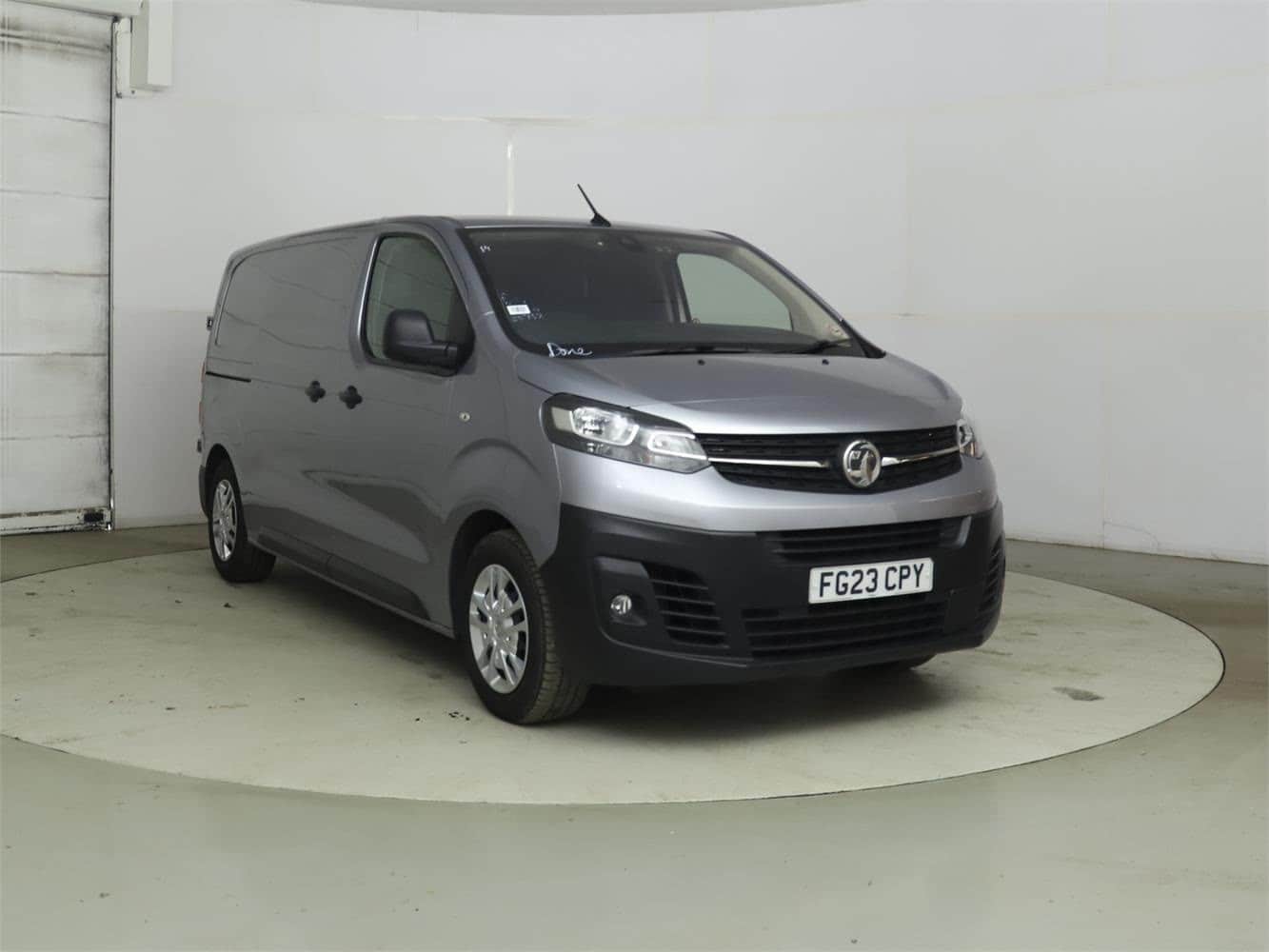 Vauxhall Vivaro - image 1 of 11