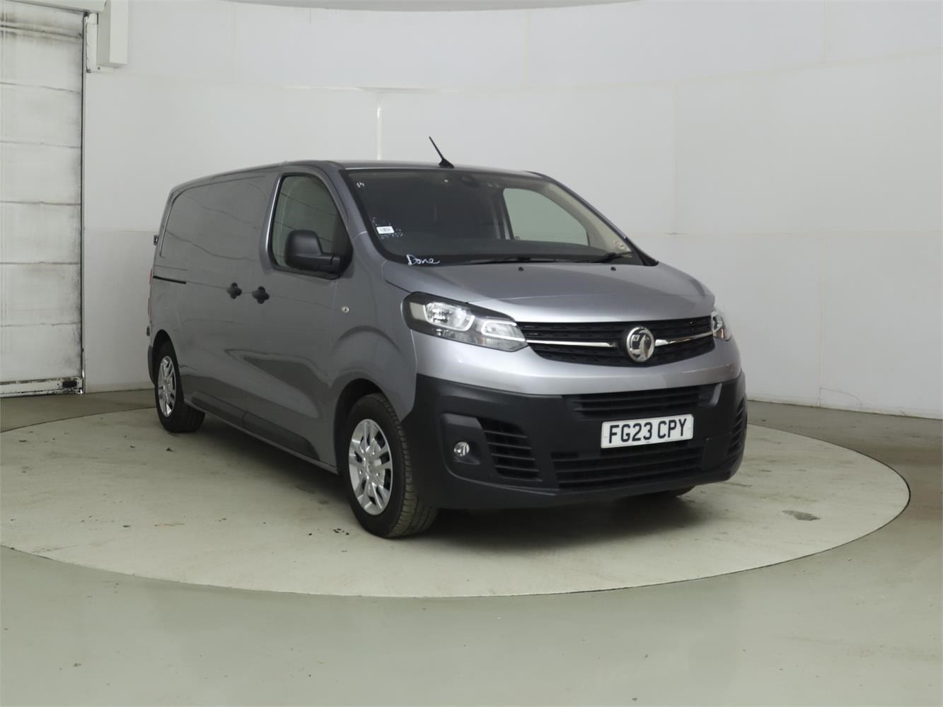 Vauxhall Vivaro - image 1 of 11