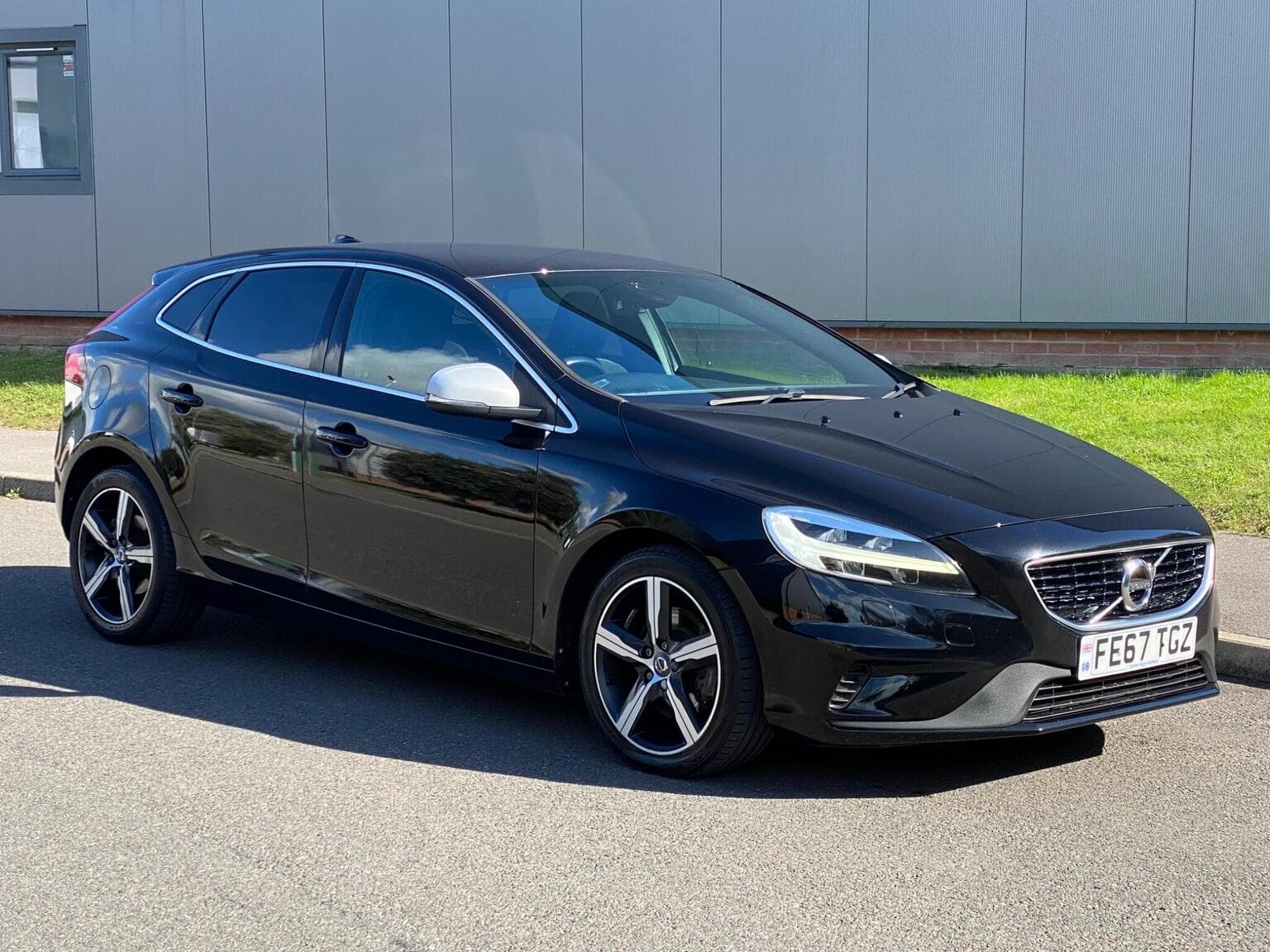 Volvo V40 - image 1 of 6