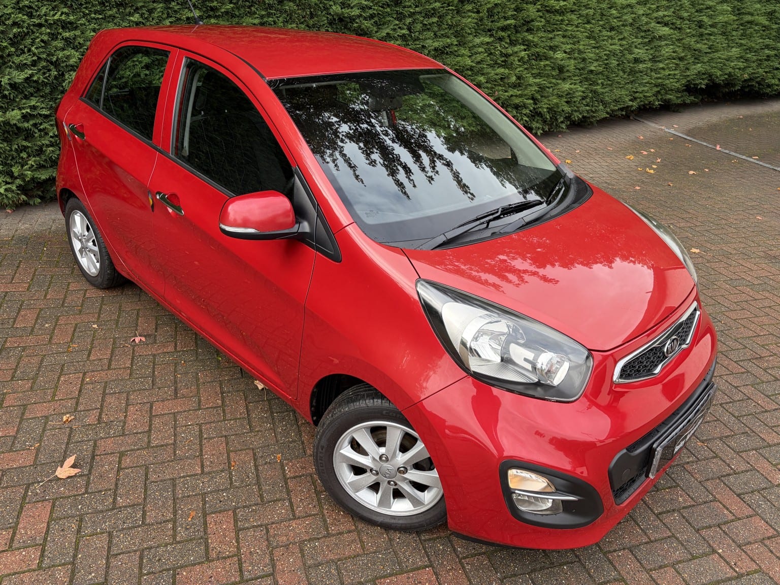 Kia Picanto - image 1 of 39