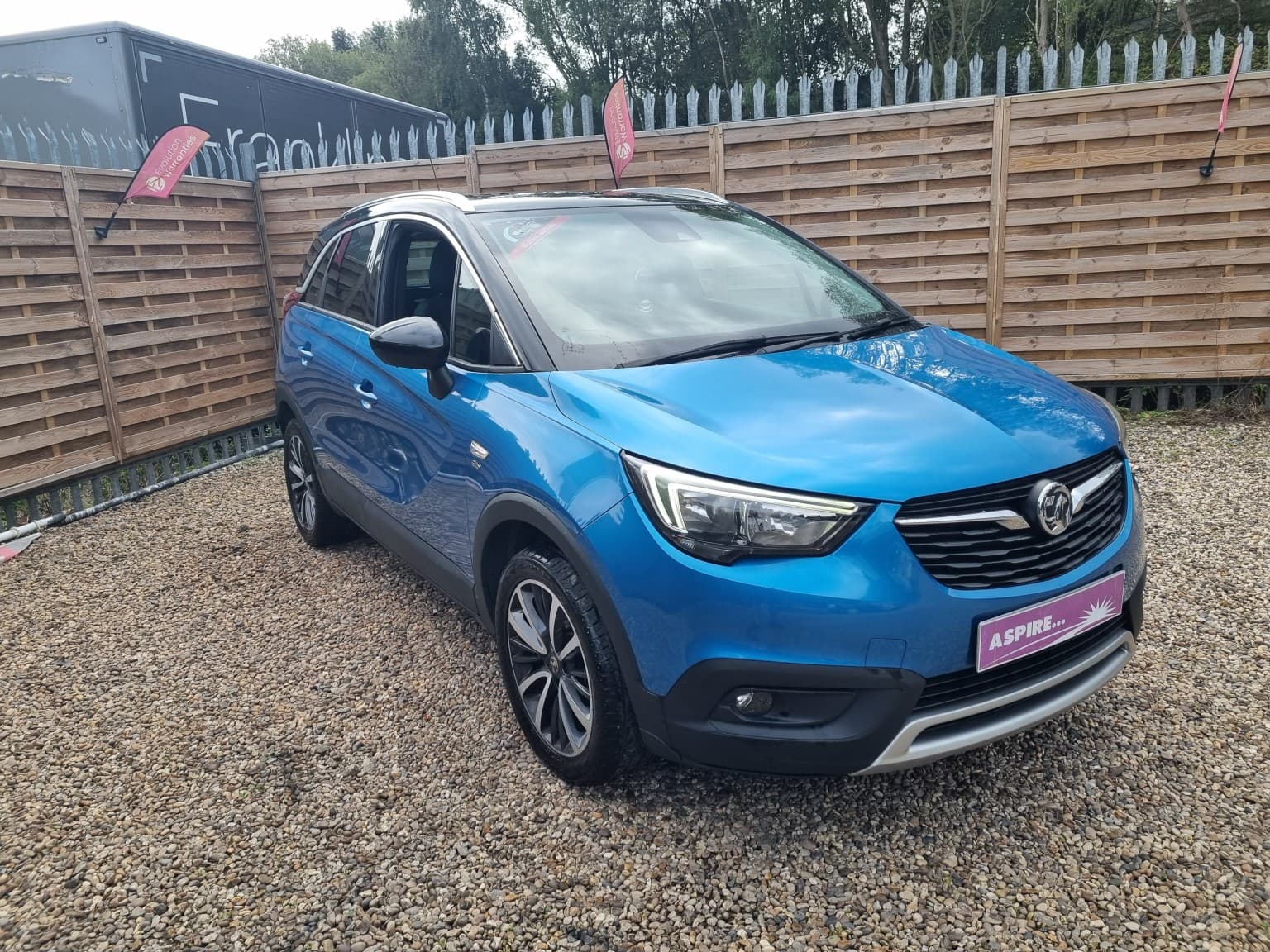 Vauxhall Crossland X - image 1 of 10