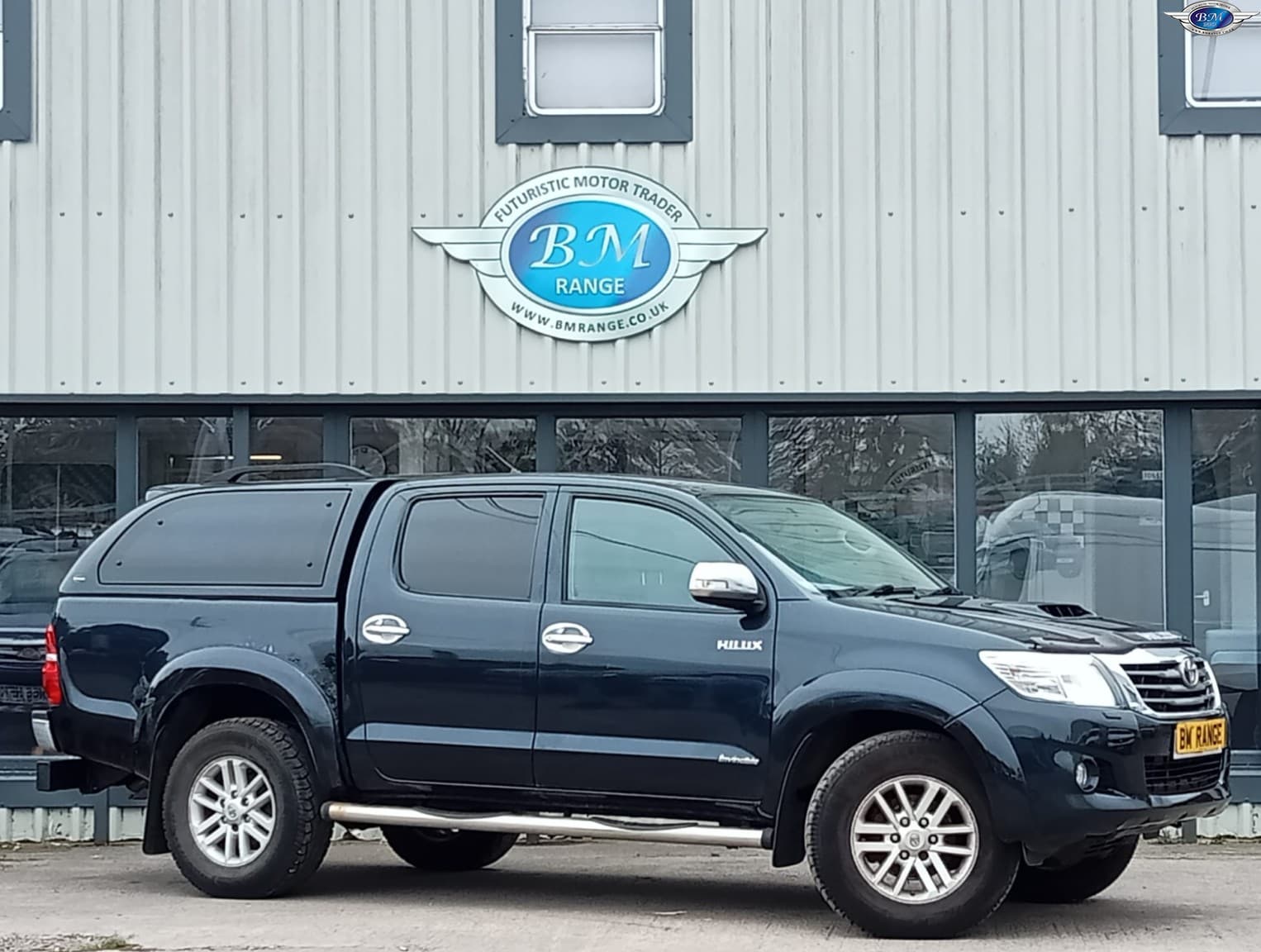 Toyota Hilux - image 1 of 21