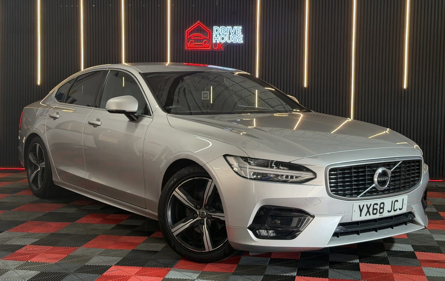 Volvo S90 - image 1 of 26
