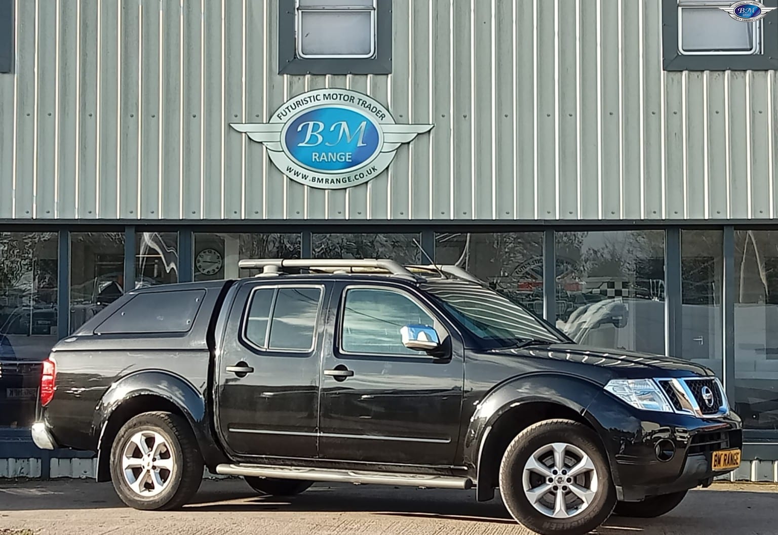 Nissan Navara - image 1 of 21